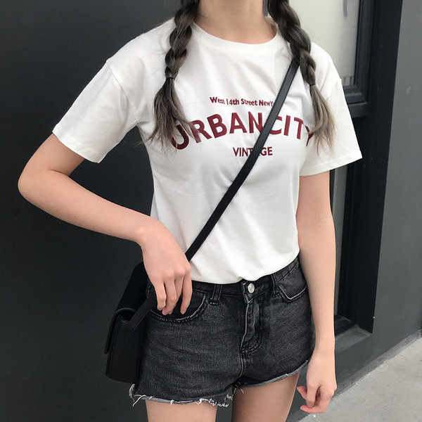 Női alkalmi póló fehér és sárga színben, felirattal