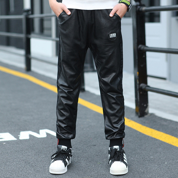 Divatos gyerek nadrág fiúknak eko bőrből fekete színben