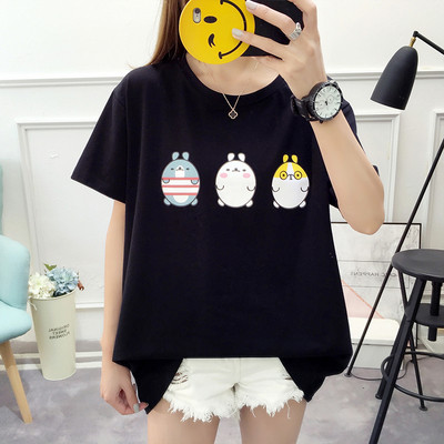 Μοντέρνα γυναικεία μπλούζα με τρισδιάστατη εφαρμογή