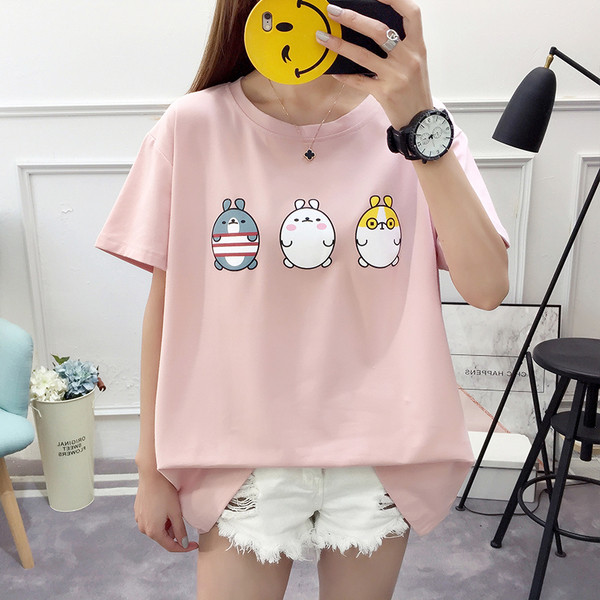 Μοντέρνα γυναικεία μπλούζα με τρισδιάστατη εφαρμογή