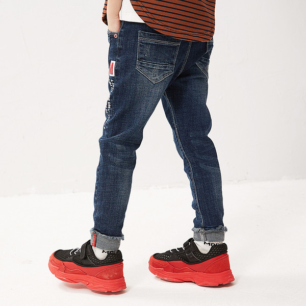 Modern gyerekfarmer fiúk felirattal