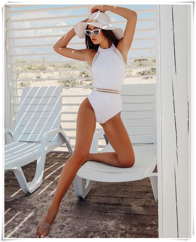 Ολόσωμο γυναικείο μαγιό σε λευκό χρώμα