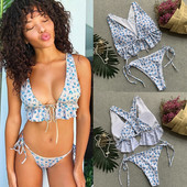 ÚJ kétrészes fürdőruha fehér színben, kék virágokkal