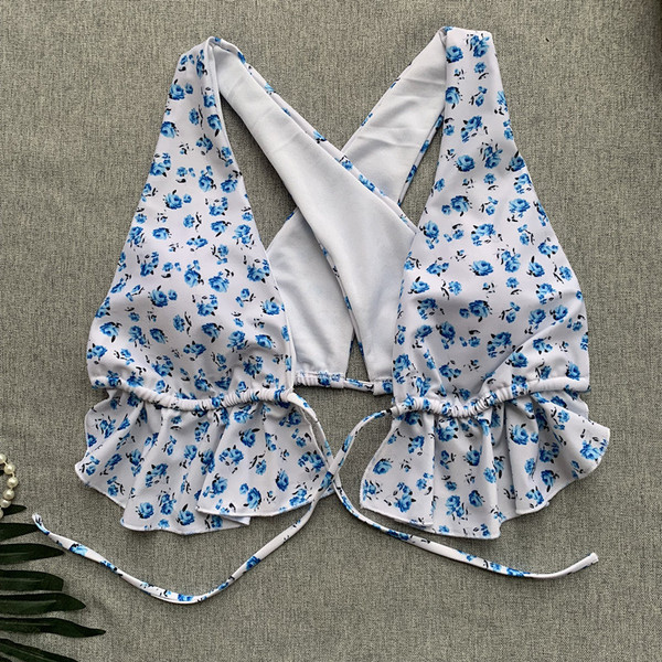 ÚJ kétrészes fürdőruha fehér színben, kék virágokkal