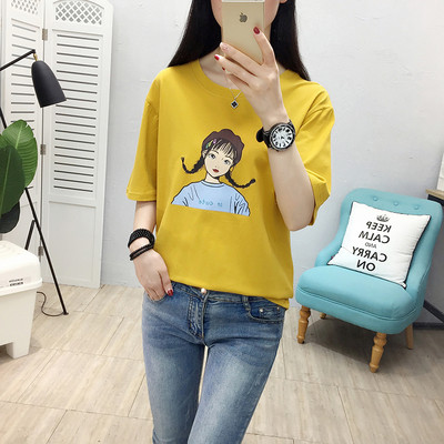 Μοντέρνο γυναικείο t-shirt με ανοιχτή λαιμόκοψη σε διάφορα χρώματα και εφαρμογές