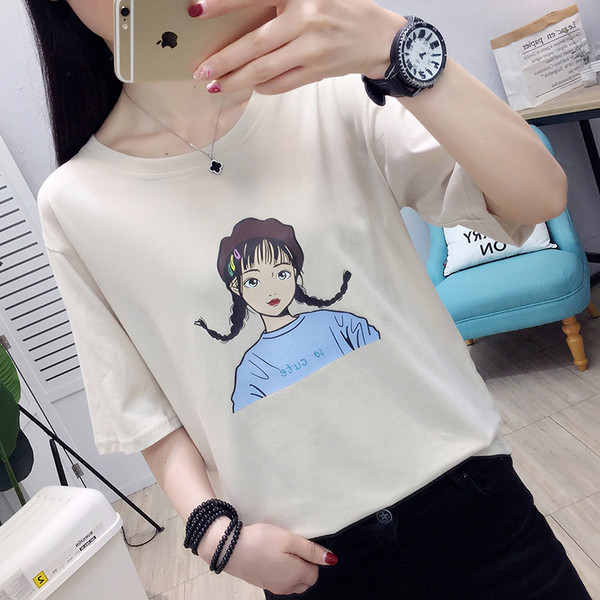 Μοντέρνο γυναικείο t-shirt με ανοιχτή λαιμόκοψη σε διάφορα χρώματα και εφαρμογές