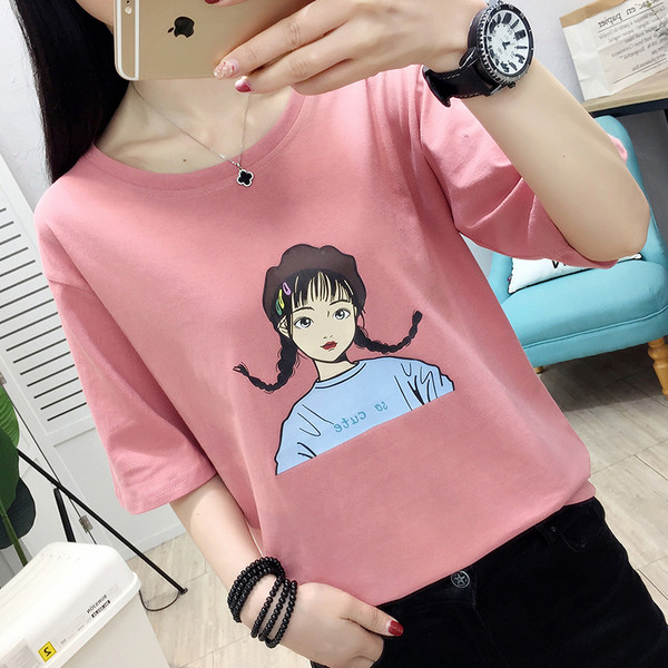 Μοντέρνο γυναικείο t-shirt με ανοιχτή λαιμόκοψη σε διάφορα χρώματα και εφαρμογές