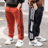 Modern gyerek sportnadrág három színben felirattal