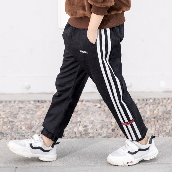 Modern gyerek sportnadrág három színben felirattal