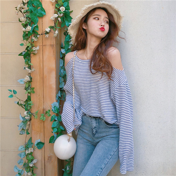 Γυναικεία ριγέ μπλούζα με ντεκολτέ σε σχήμα Τ σε τρία χρώματα