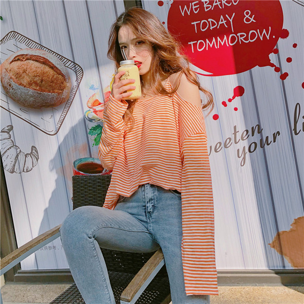 Γυναικεία ριγέ μπλούζα με ντεκολτέ σε σχήμα Τ σε τρία χρώματα