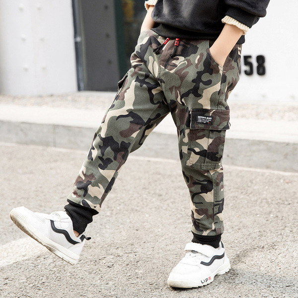 Alkalmi, zsebes gyerek terepszínű nadrág fiúknak