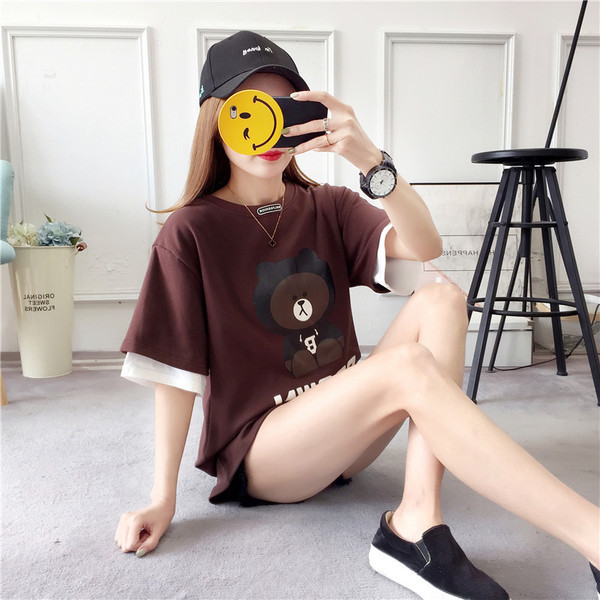 Μοντέρνα γυναικεία μπλούζα σε διάφορα χρώματα με εφαρμογές