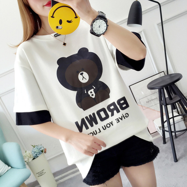 Μοντέρνα γυναικεία μπλούζα σε διάφορα χρώματα με εφαρμογές