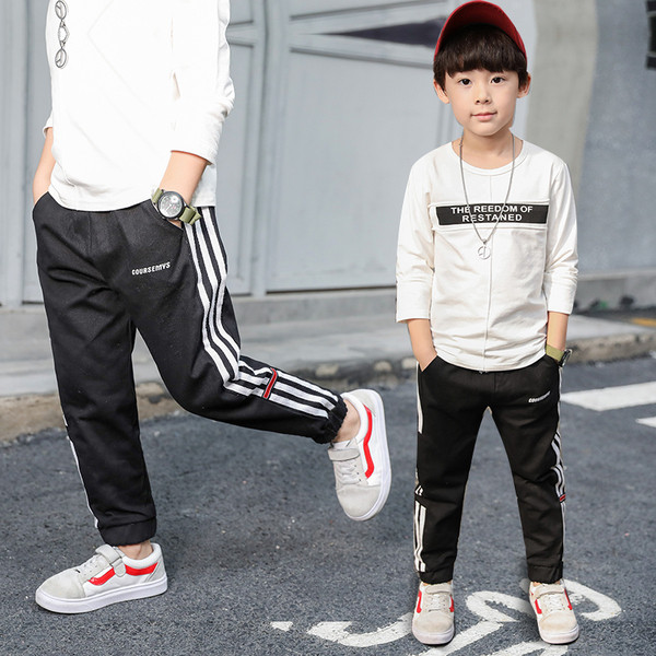 Sport és alkalmi gyereknadrág fiúknak három színben