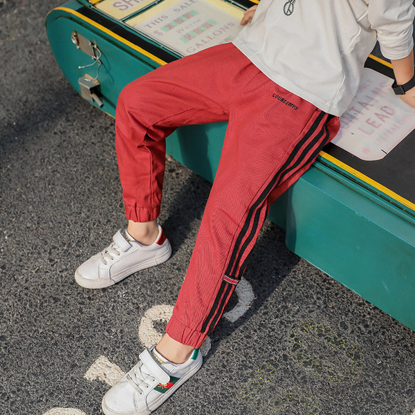 Sport és alkalmi gyereknadrág fiúknak három színben