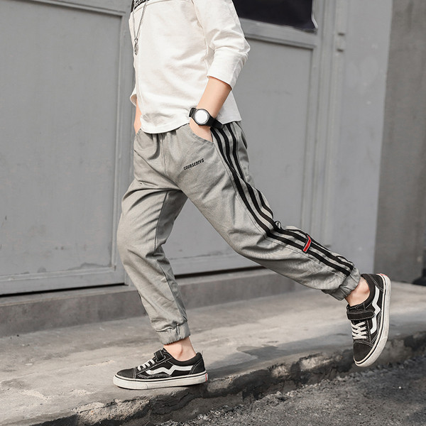 Sport és alkalmi gyereknadrág fiúknak három színben