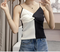 Vékony pántokkal és V-nyakú női felső három színben