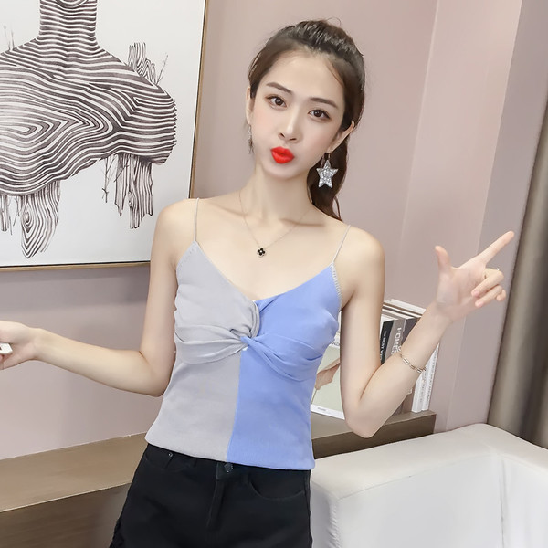 Vékony pántokkal és V-nyakú női felső három színben