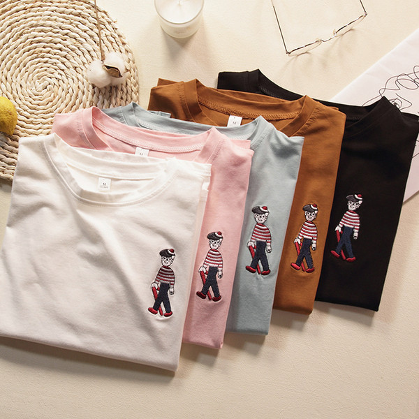 Modern női blúz rövid ujjal, több színben hímzéssel