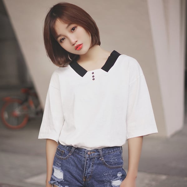 Bluza de dama eleganta in alb cu nasturi si guler