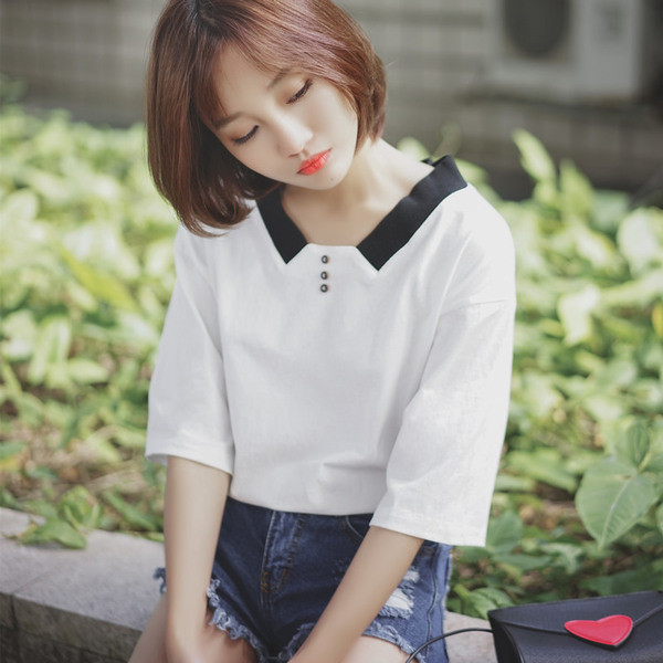 Bluza de dama eleganta in alb cu nasturi si guler