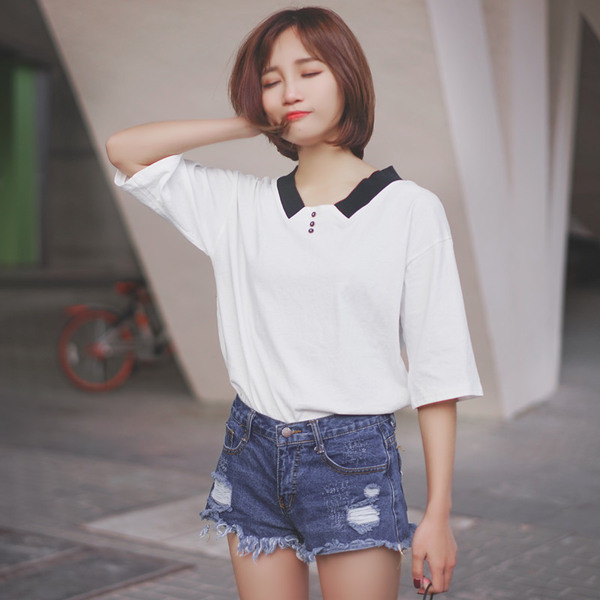 Bluza de dama eleganta in alb cu nasturi si guler