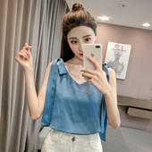 Modern női felső V-nyakkal, fehér és kék színben