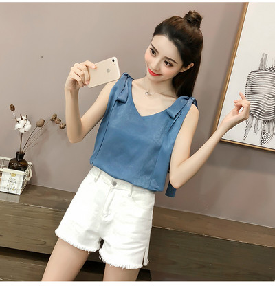 Modern női felső V-nyakkal, fehér és kék színben