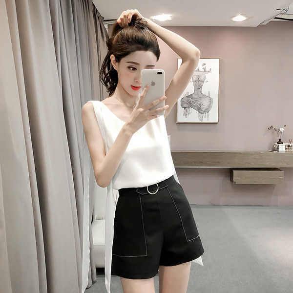 Modern női felső V-nyakkal, fehér és kék színben