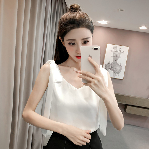 Modern női felső V-nyakkal, fehér és kék színben