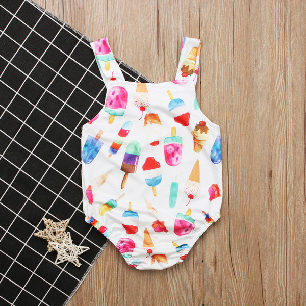 Modern, fehér színű, mintás gyermek teljes fürdőruha