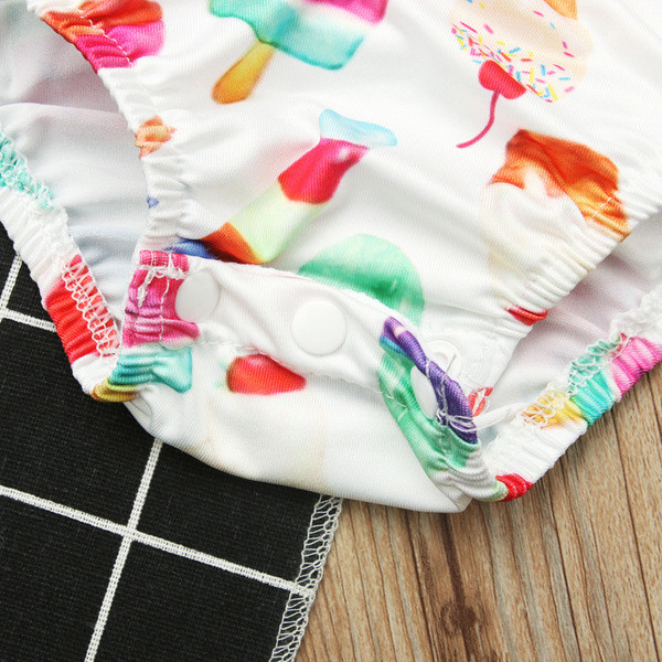 Modern, fehér színű, mintás gyermek teljes fürdőruha