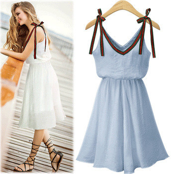 Egyszerű női nyári ruha V-nyakkal, két színben