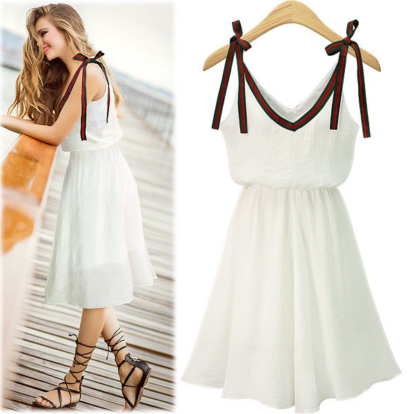 Egyszerű női nyári ruha V-nyakkal, két színben