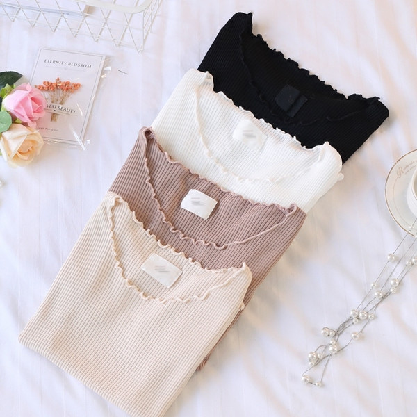 Μοντέρνα γυναικεία μπλούζα με μανίκι και V-neckline