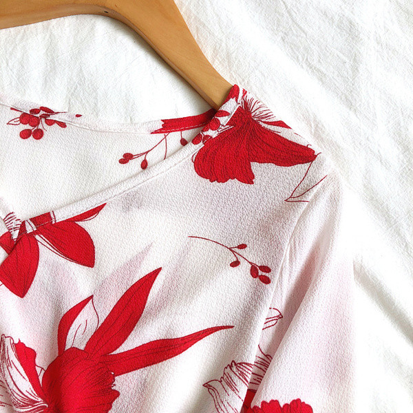 Modern női blúz V-nyakkal, négy színben