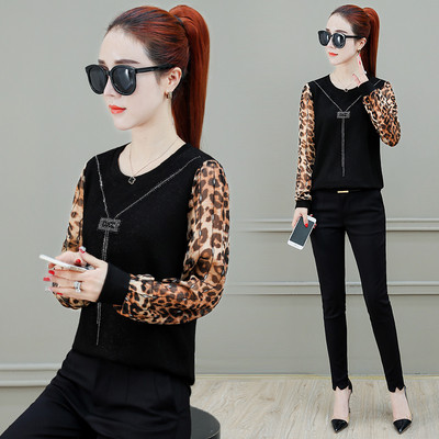 Elegáns női blúz fekete színben, átlátszó ujjakkal