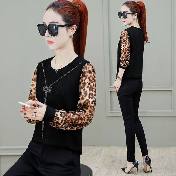 Elegáns női blúz fekete színben, átlátszó ujjakkal