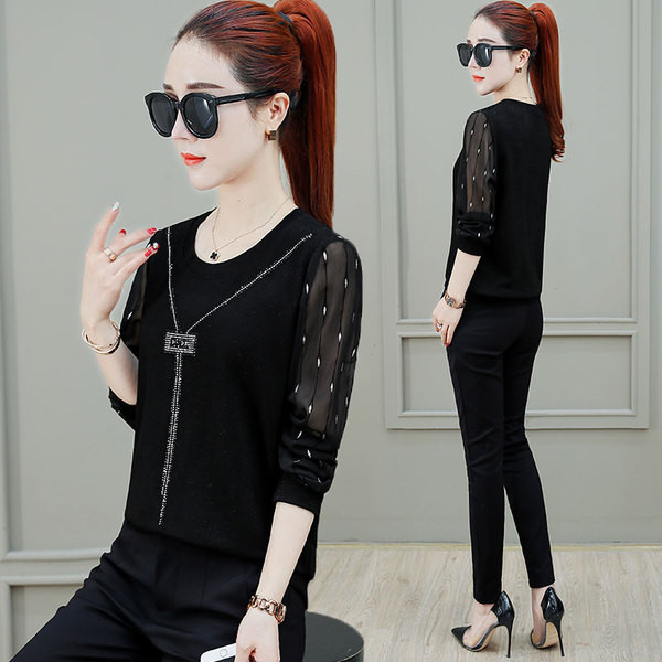 Elegáns női blúz fekete színben, átlátszó ujjakkal