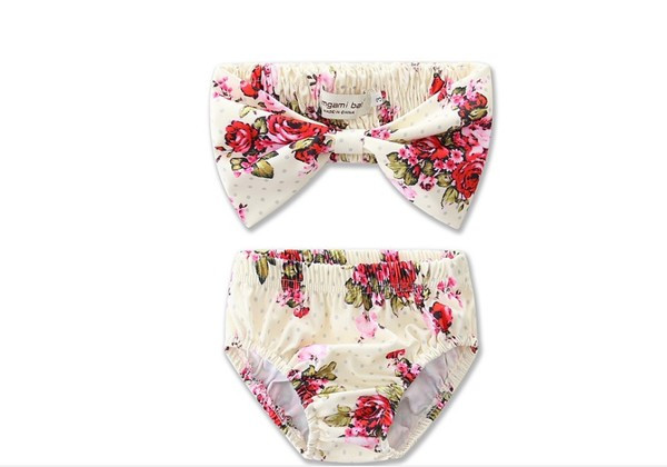 Costum de baie pentru copii in doua parti cu panglica alb cu motive florale