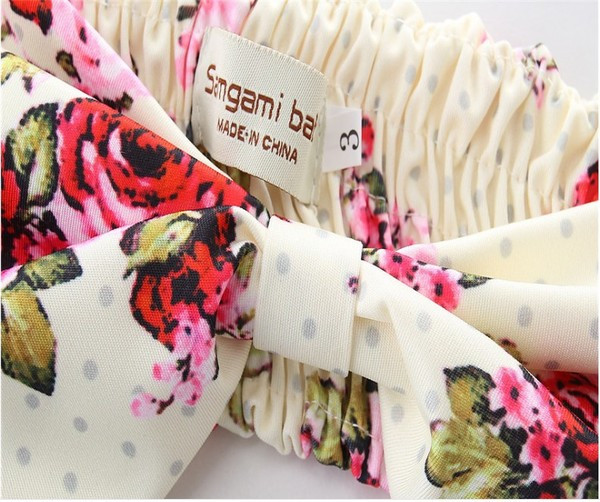 Costum de baie pentru copii in doua parti cu panglica alb cu motive florale