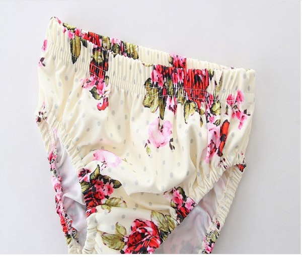 Costum de baie pentru copii in doua parti cu panglica alb cu motive florale