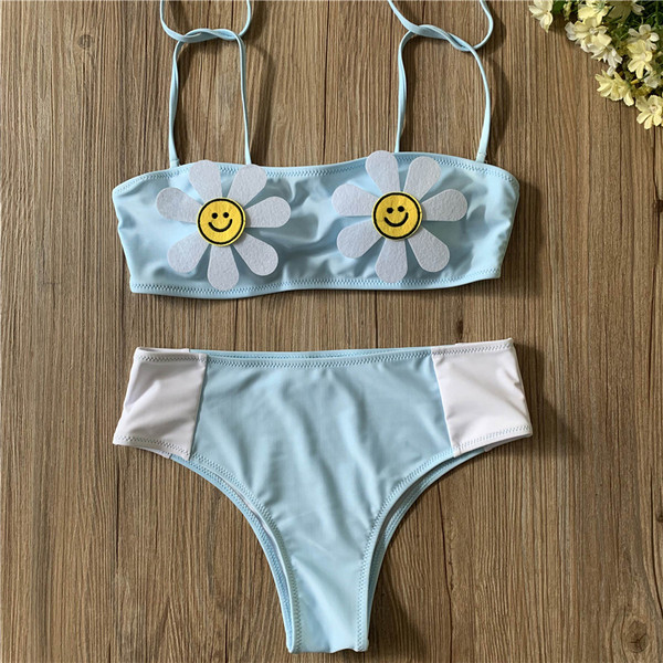 Costum de baie modern cu element 3D de culoare albastră