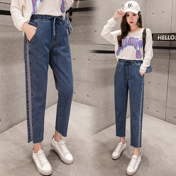 Blugi de damă actuali cu talie standard într-o culoare închisă