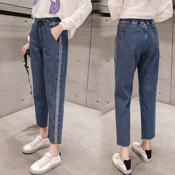 Blugi de damă actuali cu talie standard într-o culoare închisă