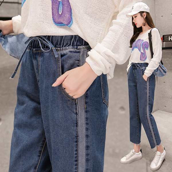 Blugi de damă actuali cu talie standard într-o culoare închisă