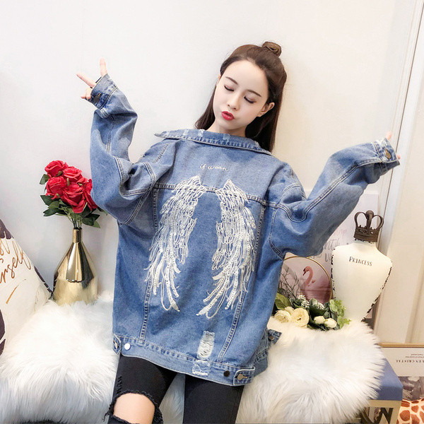 Stílusos női farmerdzseki, hátul rátéttel