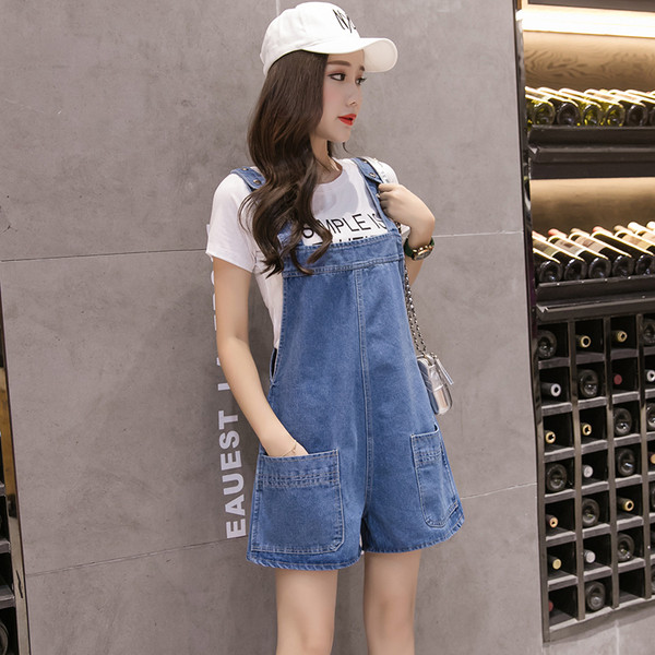 Μοντέρνα γυναικεία ολόσομη φόρμα σε ανοιχτόχρωμο σχέδιο