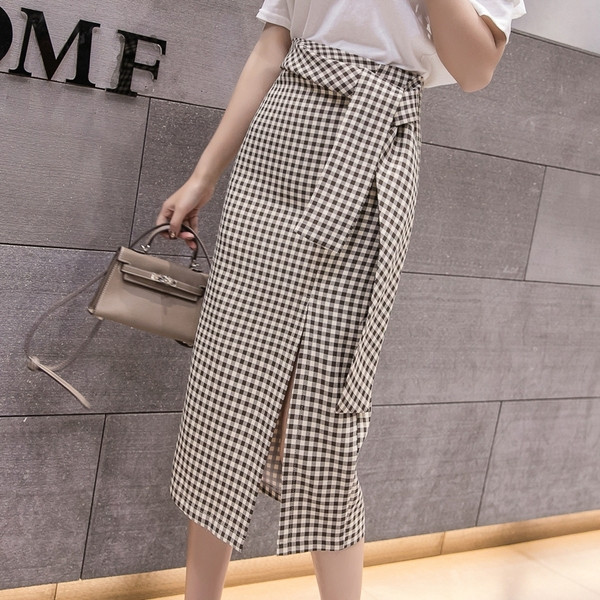 Μοντέρνα γυναικεία φούστα σε δύο χρώματα με σχισμή